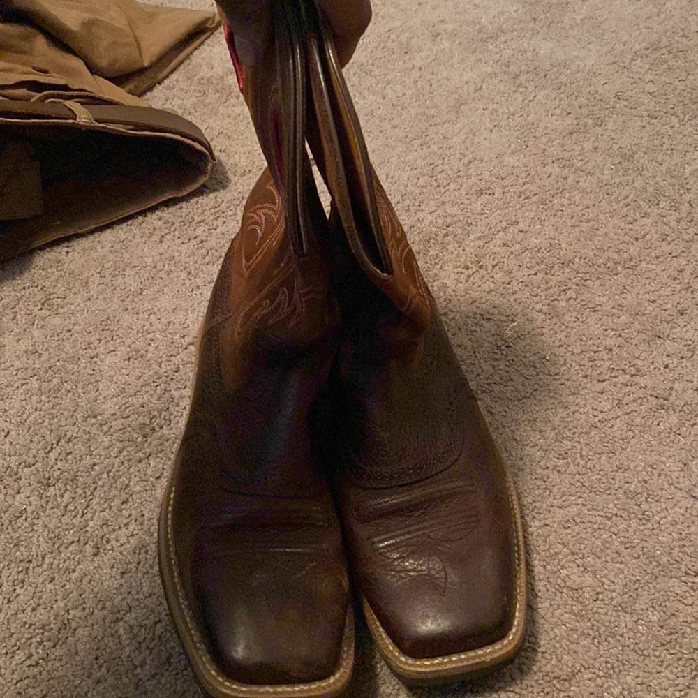 COPY - Ariat Heritage Roughstock. Retail $200